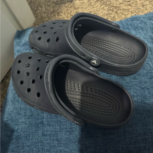 Women’s crocs size 9 - Picture 3 of 3